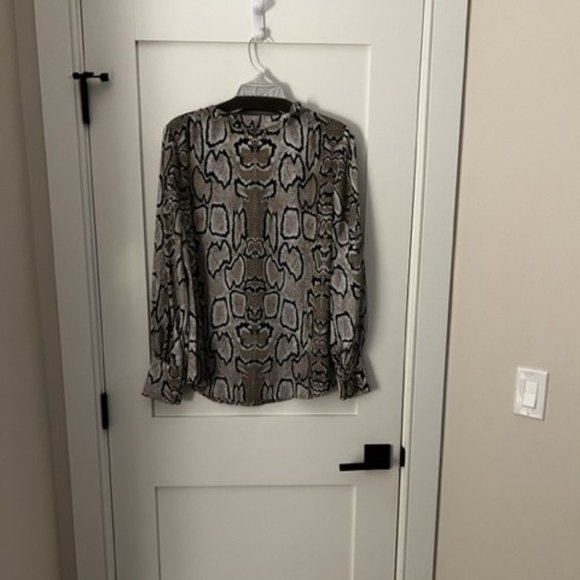 Cabi Medium Serpentine Blouse - Picture 4 of 5